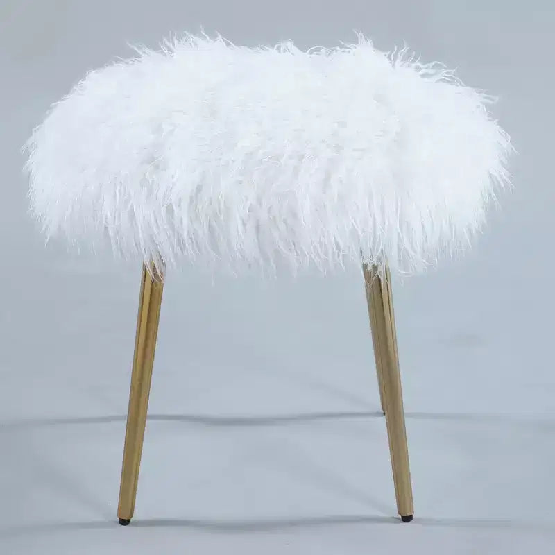 Pouf decorativo in pelliccia sintetica con gambe dorate