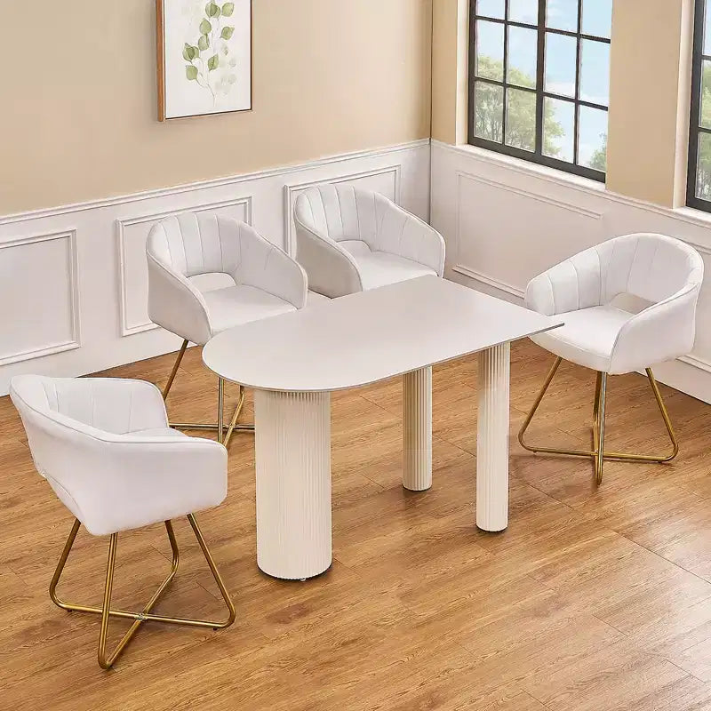 Poltrona accent in velluto Poltrona lounge moderna con base in metallo dorato e schienale imbottito bianca
