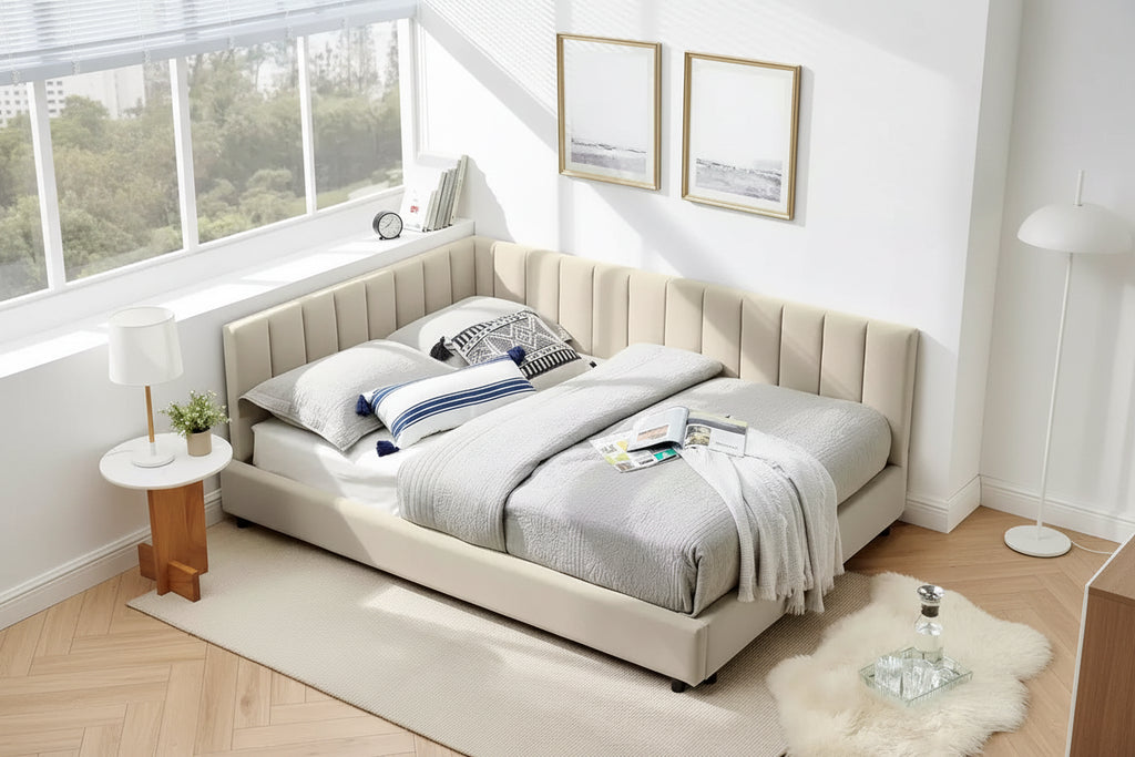Telaio letto imbottito trapuntato a grandezza naturale con schienale e braccioli per camera da letto, beige