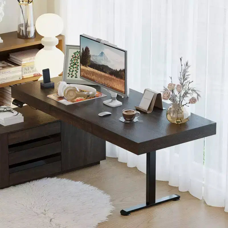 Scrivania ad angolo a L in legno scuro con altezza regolabile elettricamente e mobiletto contenitore: Workstation ergonomica per la casa