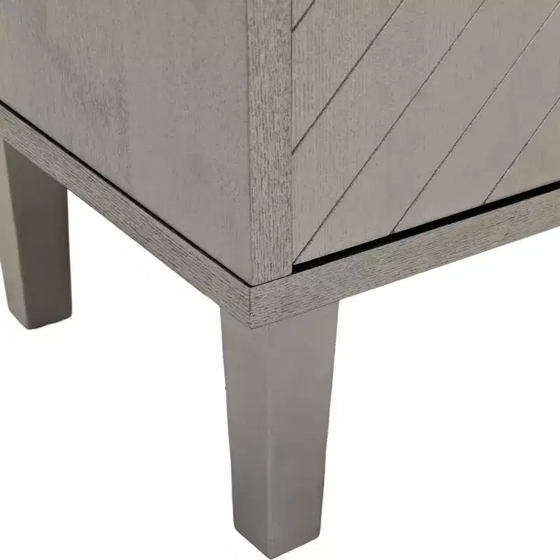 Credenza elegante a 4 ante con 5 gambe in pino, mobile contenitore con 4 maniglie in metallo 4M - ModernLuxe