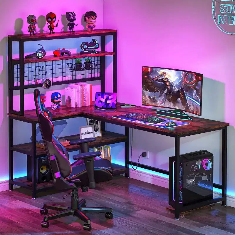Scrivania per computer da 140 cm con ricarica wireless, 5 ripiani portaoggetti, scrivania da ufficio, tavolo da studio, scrivania con credenza per l'home office