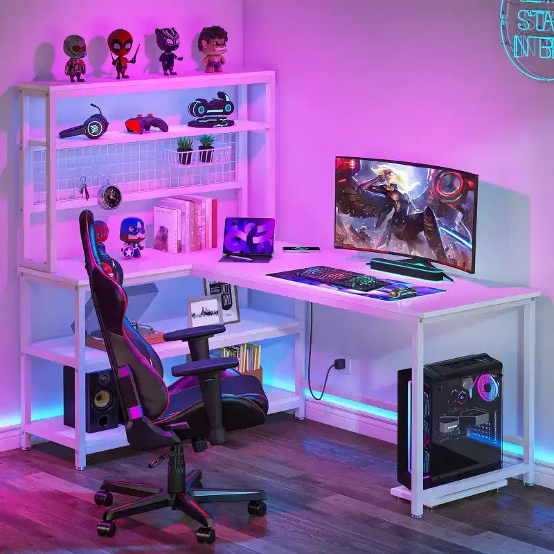 Scrivania per computer da 140 cm con ricarica wireless, 5 ripiani portaoggetti, scrivania da ufficio, tavolo da studio, scrivania con credenza per l'home office